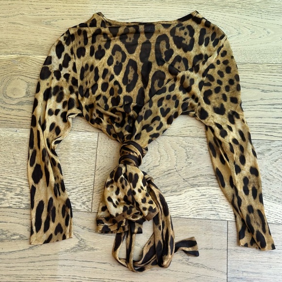 Never worn Dolce and Gabbana animal print silk wrap sweater.  Light weight.  S - Picture 4 of 8